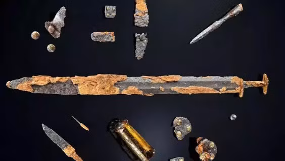 Dao ao, phat hien ngoi mo co “viet lai lich su” ben bo Danube