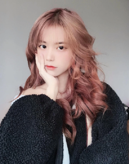 Bat mi ve nghe cua nu streamer trieu view