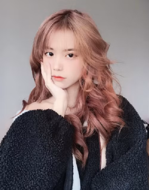 Bat mi ve nghe cua nu streamer trieu view