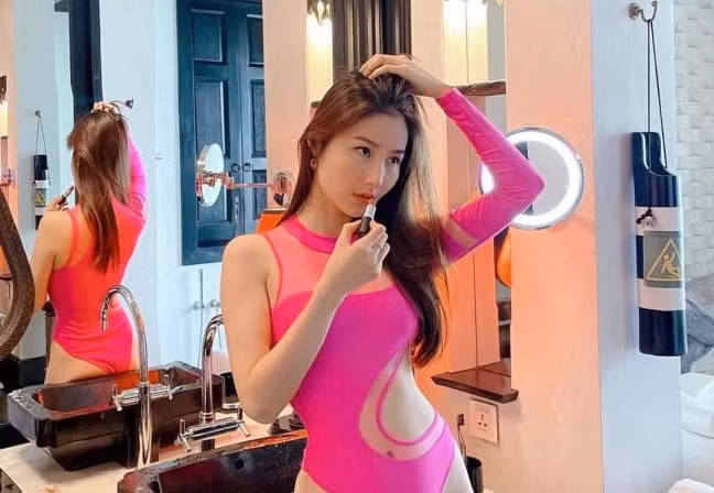 Mac ao tam xuyen thau: Hot girl Ha thanh co mao hiem hon Diem My?-Hinh-4