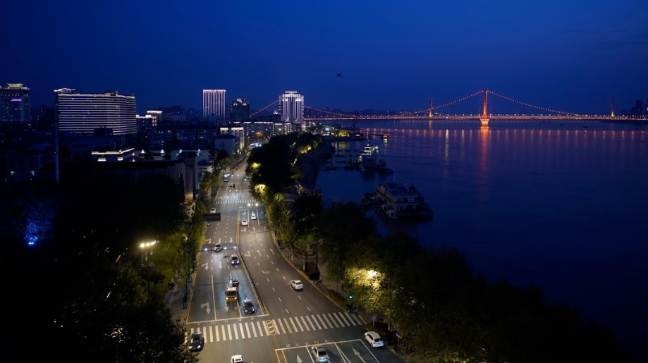 Kinh ngac thanh pho Vu Han truoc va sau khi do phong toa-Hinh-7