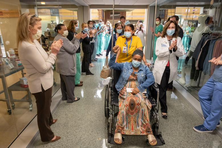 Tuy nhiên, hôm 28/4, Tổng thống Donald Trump tuyên bố Mỹ đã vượt qua giai đoạn tồi tệ nhất của đại dịch COVID-19.