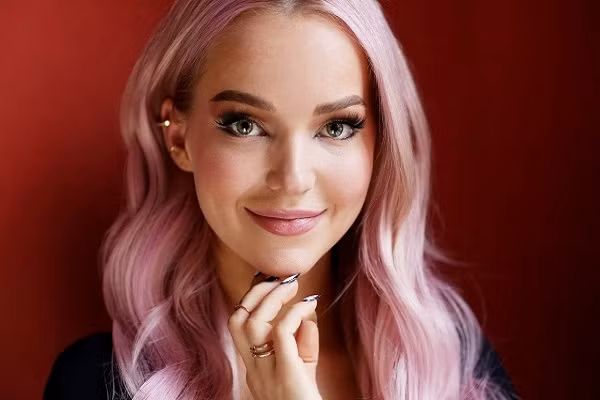 Nữ diễn viên, ca sĩ người Mỹ xinh đẹp Dove Cameron, 25 tuổi. Ảnh: Telegraph.