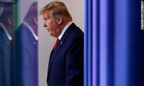 Tong thong Trump sap ky sac lenh dinh chi nhap cu My