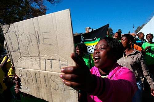 Cứ 90 phút lại có ít nhất một phụ nữ bị cưỡng hiếp tại Zimbabwe, khiến quốc gia Châu Phi này cũng trở thành nơi không an toàn đối với phụ nữ.