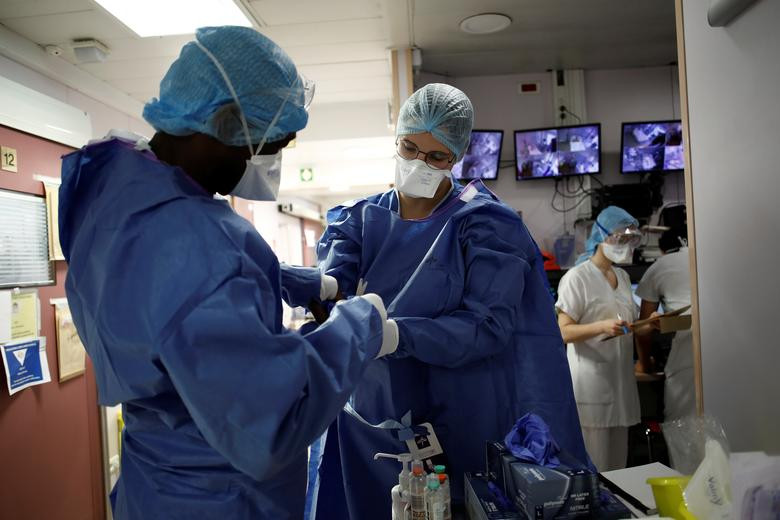 Trước tình hình diễn biến dịch bệnh còn rất phức tạp, Thủ tướng Pháp Edouard Philippe và Bộ trưởng Y tế Jérôme Salomon cho biết các lực lượng đang được huy động tối đa để khống chế sự lây lan của virus, đồng thời gấp rút nghiên cứu thuốc chữa bệnh hiệu quả.