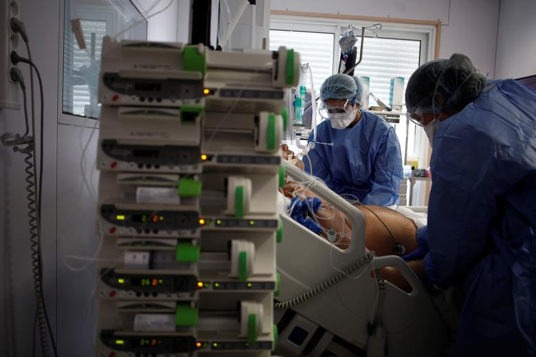 Các y bác sĩ đang nỗ lực hết sức để cứu chữa cho bệnh nhân nhiễm virus corona chủng mới (SARS-CoV-2).