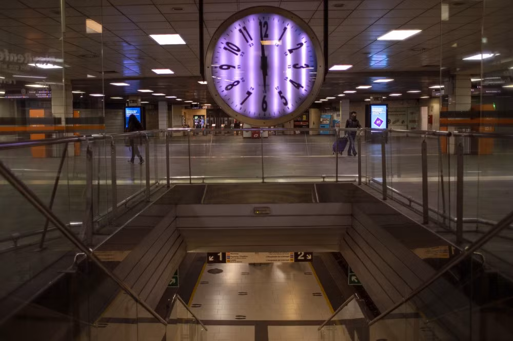 Toan canh the gioi “dong bang” luc 18h giua dai dich COVID-19-Hinh-10