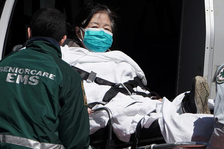 Dù vậy, ngày 5/4, ông chủ Nhà Trắng thể hiện sự lạc quan về phản ứng của chính phủ đối với COVID-19. "Chúng ta đã bắt đầu thấy ánh sáng ở cuối đường hầm", Tổng thống Trump nói.