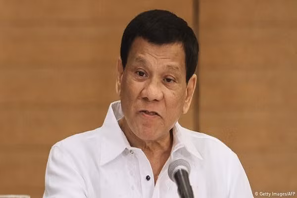 Tong thong Duterte doa ban ha nguoi vi pham lenh phong toa chong COVID-19
