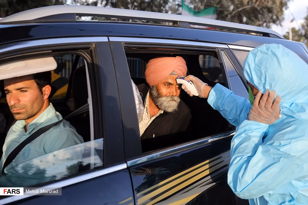 "Các hoạt động kinh tế ít nguy cơ được nối lại trên hầu hết các địa phương từ ngày 11/4, trong khi biện pháp hạn chế di chuyển liên thành phố cũng sẽ được dỡ bỏ vào ngày 20/4 tới", Tổng thống Iran Hassan Rouhani thông báo, đồng thời kêu gọi người dân tiếp tục tuân thủ các biện pháp chống dịch.