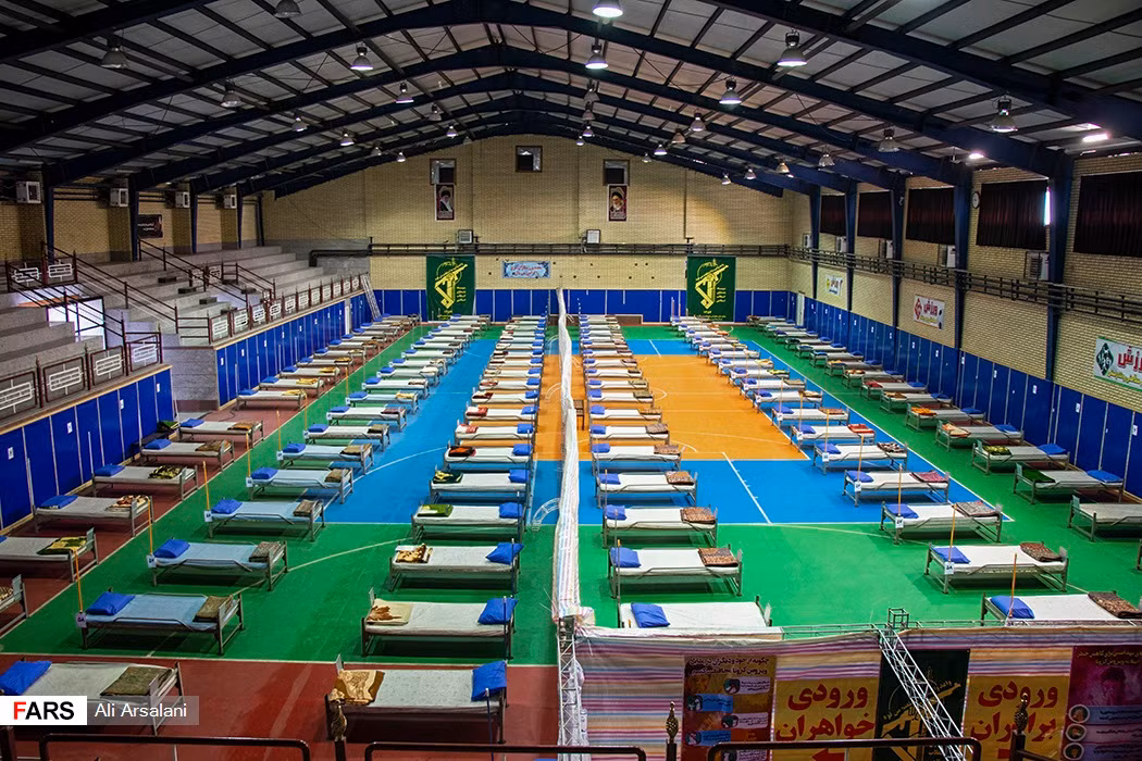 Bên trong một bệnh viện dã chiến ở Urmia.