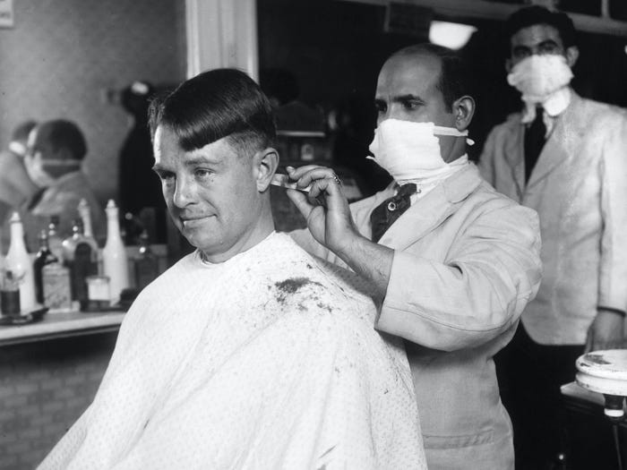 Khi đó chưa có vắc-xin phòng bệnh nên các biện pháp phòng ngừa chính mà chính quyền địa phương áp dụng là cấm các cuộc tụ tập nơi công cộng, đóng cửa trường học, nhà thờ và các rạp chiếu phim,...