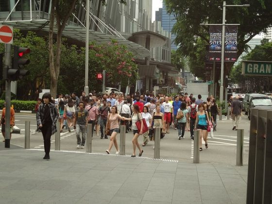 Theo nghiên cứu của Hội đồng Anh, người Singapore có tốc độ đi bộ nhanh nhất trên thế giới. Trung bình, họ có thể đi bộ được khoảng 6,15 km trong một giờ. Ảnh: Factfile.org.