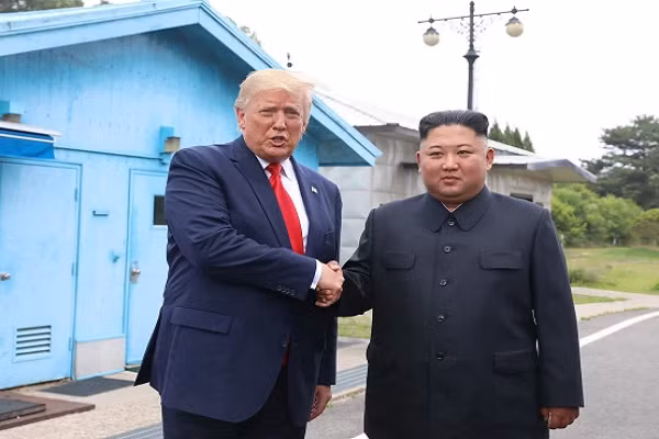 Tong thong Trump noi gi giua don doan ve suc khoe cua ong Kim Jong-un?
