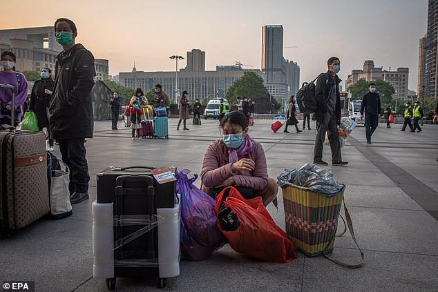 Với lệnh phong tỏa được dỡ bỏ, toàn bộ hệ thống sân bay, đường sắt, đường thủy, cao tốc và xe khách ở thành phố Vũ Hán sẽ nối lại hoạt động. Cuộc sống của người dân nơi đây cũng dần trở lại bình thường. Ảnh: EPA.
