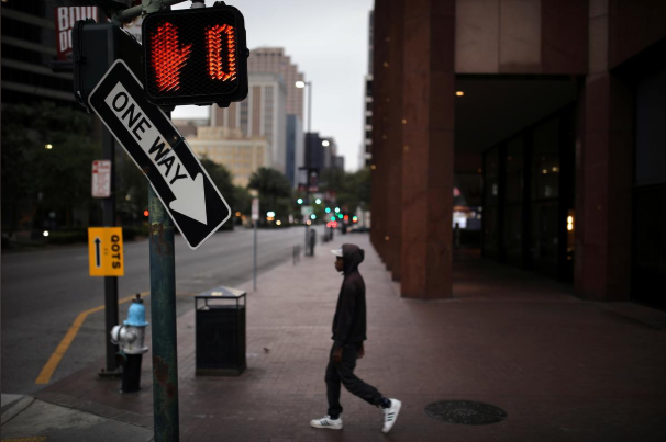 Cảnh đường phố vắng vẻ ở New Orleans, bang Louisiana, ngày 4/4, giữa mùa COVID-19. Mời độc giả xem thêm video: WHO chính thức đặt tên cho virus corona mới là SARS-CoV-2 (Nguồn video: VTC1)