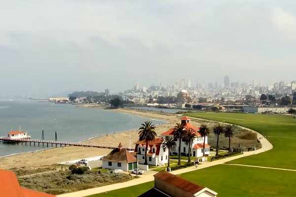 Theo Wikipedia, San Francisco là một trung tâm văn hóa và tài chính hàng đầu của Bắc California và vùng vịnh San Francisco. Đây là thành phố lớn có mật độ dân cư đông nhất trong tiểu bang California và là thành phố lớn có mật độ dân số đông thứ hai tại Mỹ. Ảnh: FLG.