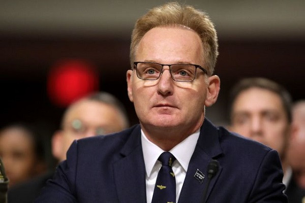 Bo truong My vua tu chuc vi sai pham xu ly dich COVID-19 la ai?