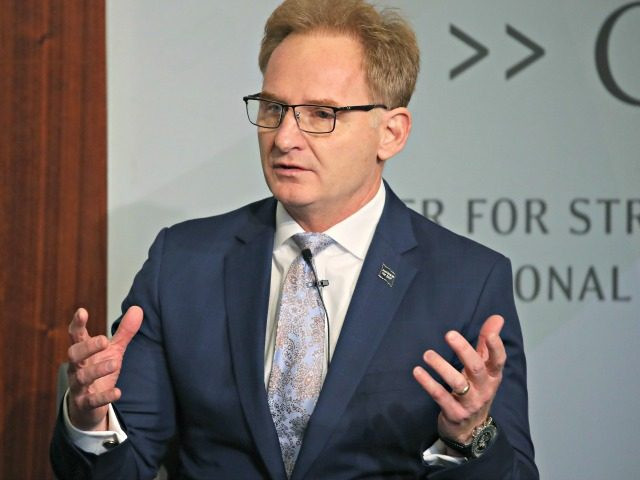 Ông từng làm phi công trực thăng và phục vụ trong Hải quân Mỹ 7 năm. Ảnh: BB.