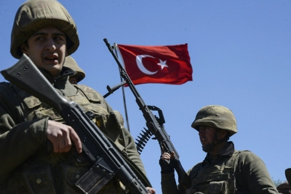 Tho Nhi Ky phao kich du doi Quan doi Syria tren chien truong Dong Idlib