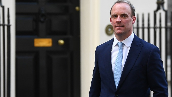 Ngoại trưởng Anh Dominic Raab (ảnh) được cho là nhân vật có thể sẽ thay thế Thủ tướng Boris Johnson điều hành đất nước tạm thời trong trường hợp ông Johnson chưa thể làm việc. Ảnh: ITV.