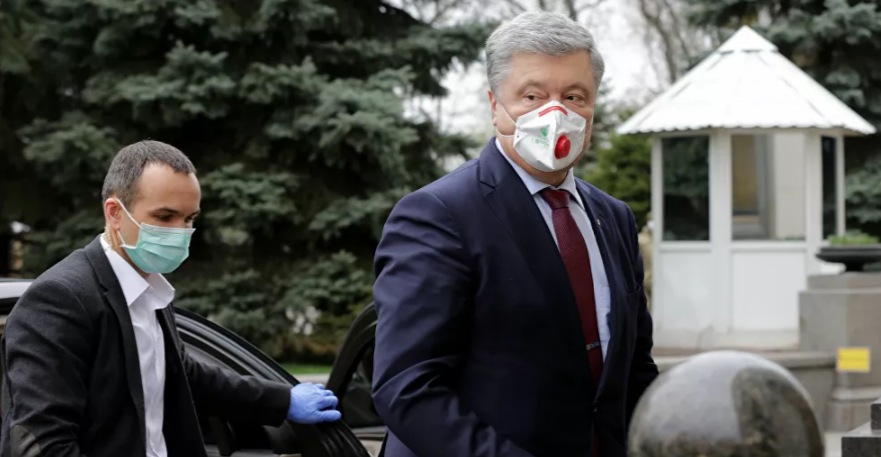 Bức ảnh chụp cựu Tổng thống Ukraine Petro Poroshenko trong bối cảnh dịch COVID-19 bùng phát.