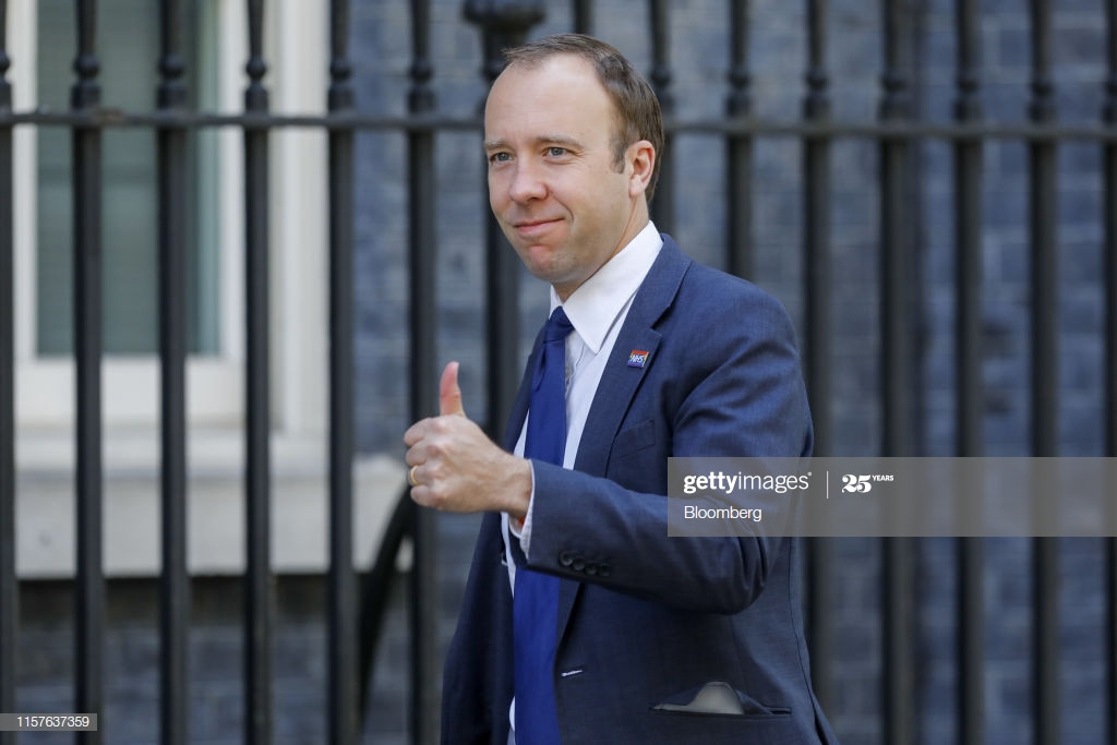 "Tôi đã được xét nghiệm COVID-19 và có kết quả dương tính. Hiện, tình hình sức khỏe của tôi vẫn ổn định. Tôi đang tự cách ly và làm việc tại nhà. Chúng ta nên bình tĩnh đối phó với dịch bệnh và làm theo khuyến cáo của Cơ quan Y tế Quốc gia", Bộ trưởng Hancock nói. Ảnh: Getty.