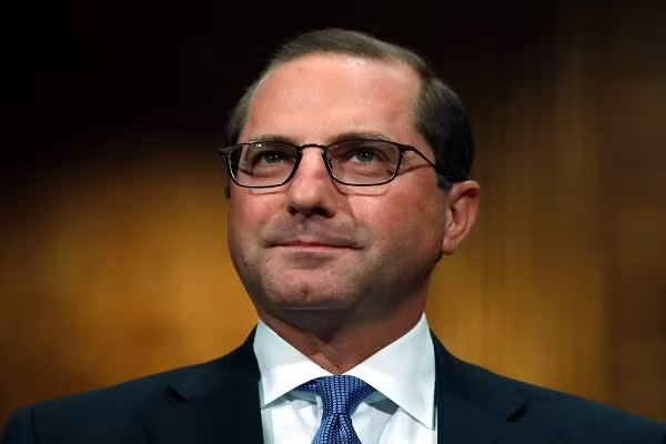 Trang Politico đưa ra danh sách những cái tên có thể thay thế ông Azar. Một số ứng viên tiềm năng là bà Deborah Birx, nhà điều phối chương trình phòng chống COVID-19 của Nhà Trắng; bà Seema Verma, người đứng đầu Trung tâm dịch vụ Medicare và Medicaid về trợ cấp và bảo hiểm y tế cho dân Mỹ; ông Eric Hargan, Thứ trưởng Bộ Y tế và Dịch vụ Nhân sinh Mỹ. Ảnh: AP.