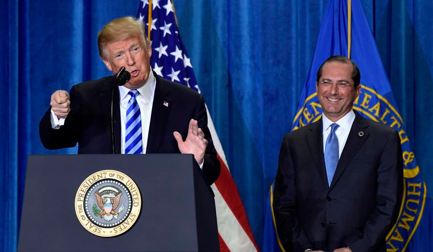 Tháng 11/2017, Tổng thống Mỹ Donald Trump thông báo sẽ đề cử ông Azar làm Bộ trưởng Y tế và Dịch vụ Nhân sinh Mỹ, và ông Azar chính thức đảm nhiệm vị trí này từ ngày 29/1/2018. Ảnh: AP. Mời độc giả xem thêm video: WHO chính thức đặt tên cho virus corona mới là SARS-CoV-2 (Nguồn video: VTC1)