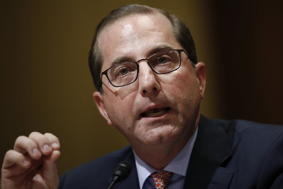 Sau khi tốt nghiệp trường luật, ông Alex Azar làm việc cho Thẩm phán Alex Kozinski. Từ năm 1992 đến 1993, ông làm trợ lý cho Thẩm phán Antonin Scalia của Tòa án Tối cao Mỹ. Ảnh: AP.