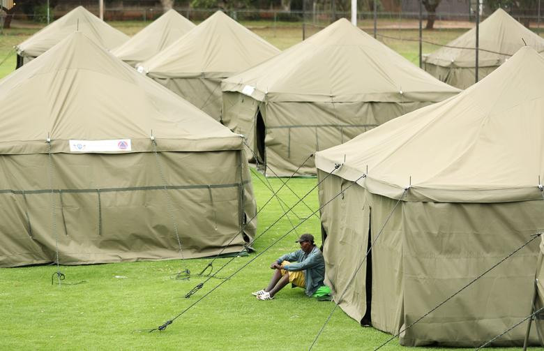 Khu lều trại tạm bợ được dựng lên cho những người vô gia cư ở Pretoria, Nam Phi, ngày 9/4.