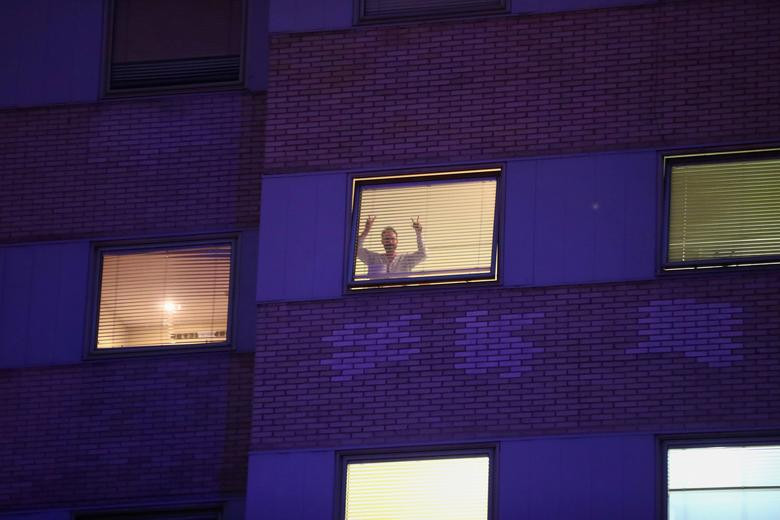 Ca nhiem COVID-19 tang manh, Tay Ban Nha thanh “o dich” lon nhat Chau Au-Hinh-13