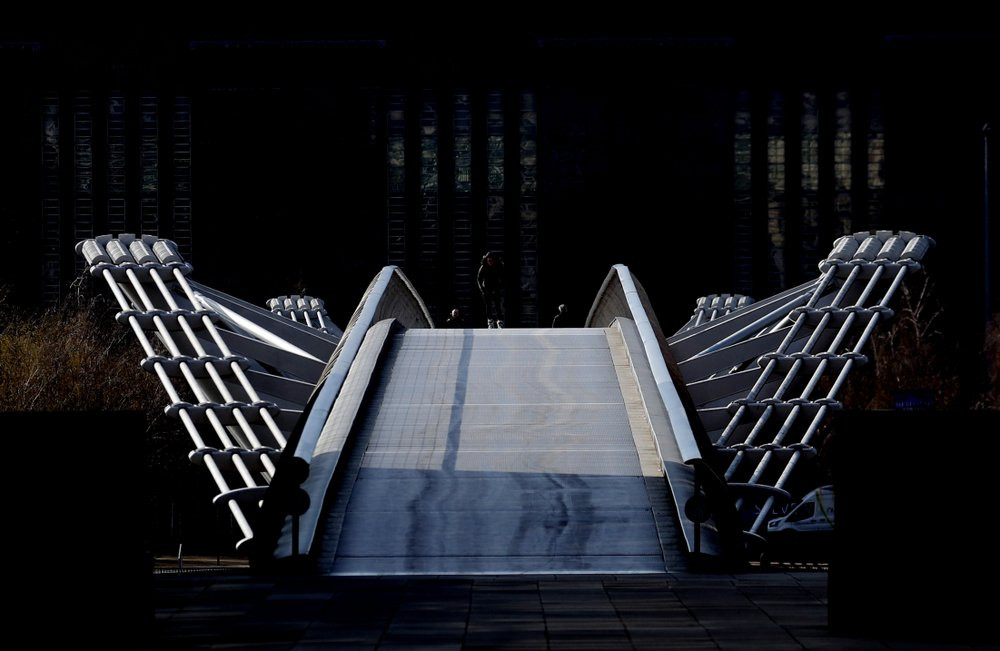 Nhưng đến ngày 1/4/2020 thì không có một bóng người khi dịch bệnh COVID-19 bùng phát. Ảnh: AP.