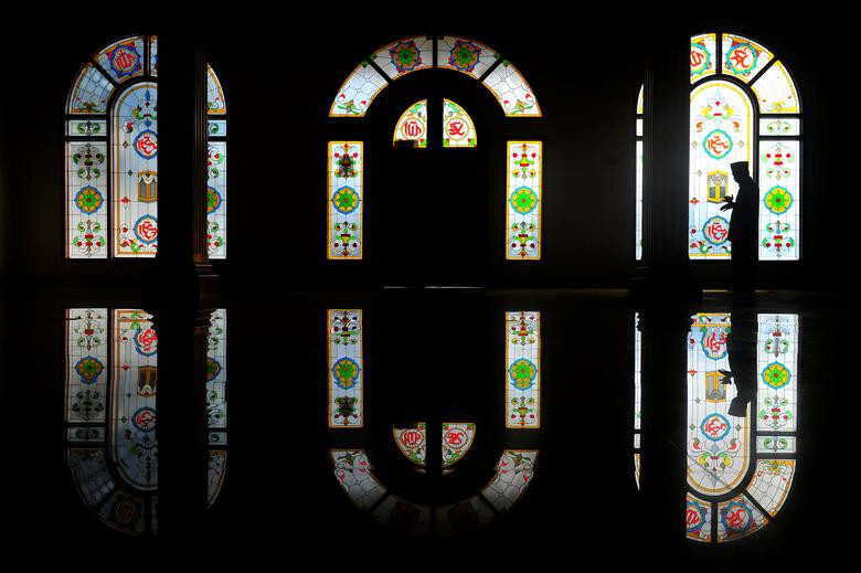 Các tín đồ Hồi giáo khắp thế giới đã bước vào tháng ăn chay Ramadan. Năm nay, các hoạt động trong tháng lễ Ramadan bị hạn chế do ảnh hưởng của dịch COVID-19. (Nguồn ảnh: Reuters)