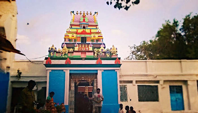 Đền thờ Thần Visa ở Hyderabad: Dù là người nghèo hay tầng lớp thượng lưu, nếu đến đây và cúi đầu trước Thần Visa, họ sẽ sớm nhận được điều cầu nguyện. Sự thật kỳ lạ này đã đưa ngôi đền vào danh sách những địa điểm bí ẩn ở Ấn Độ.