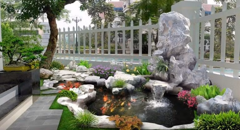 Có nhiều người thắc mắc là chỗ nào tốt nhất để đặt nguồn nước và giúp tài lộc chảy vào nhà? Bạn có thể đặt nguồn nước ở trước cửa hoặc lệch 2/3 cửa sẽ tốt cho phong thủy, tài lộc. 