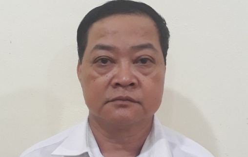 Bat tam giam pho hieu truong dung ma tuy tai phong lam viec