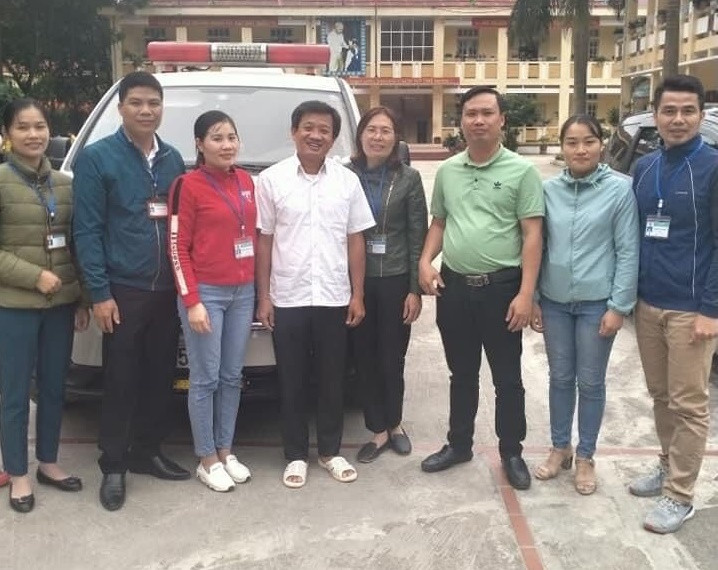 Việc chạy xe cứu thương chở bệnh nhân nghèo và bán đồ yêu quý xây nhà cho người nghèo của ông Hải được nhiều người cảm phục và cảm mến ông.