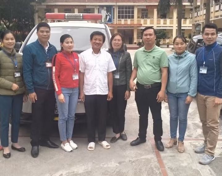 Việc chạy xe cứu thương chở bệnh nhân nghèo và bán đồ yêu quý xây nhà cho người nghèo của ông Hải được nhiều người cảm phục và cảm mến ông.