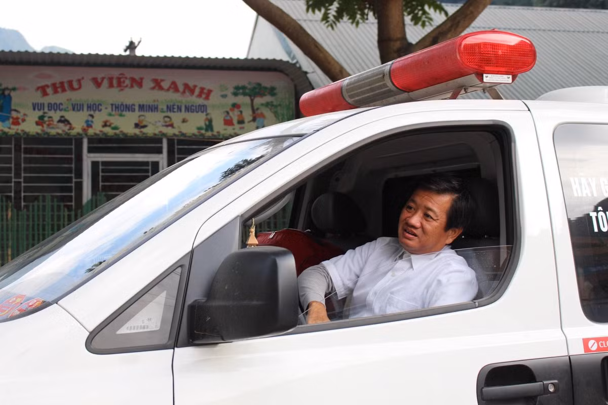 Ông Đoàn Ngọc Hải như siêu nhân, vừa chạy xe lại “nuốt” 42km marathon Ong Doan Ngoc Hai nhu sieu nhan, vua chay xe lai “nuot” 42km marathon