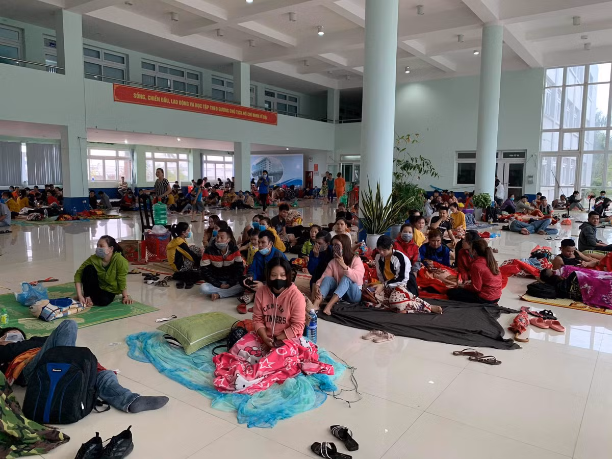 Bao, lu lut, thuy dien va Covid-19: Cach nao dan song khoe nhat?