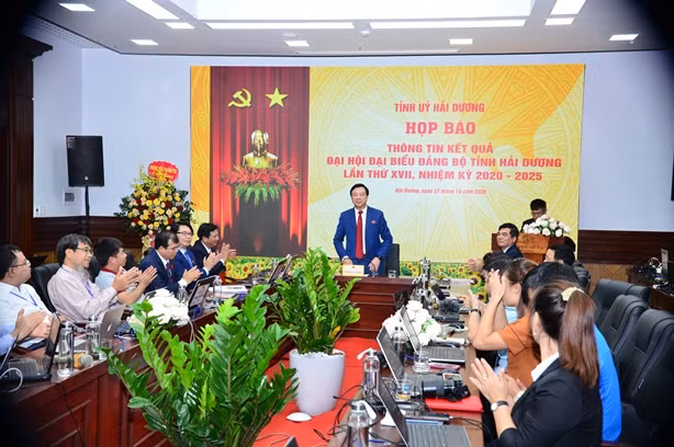 Bi thu Tinh Hai Duong cap so DT tiep nhan phan anh cua dan