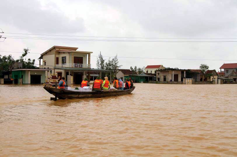 Mua lu lon mien Trung: Thiet hai nang ne, nguy co tiep tuc bi anh huong ATND