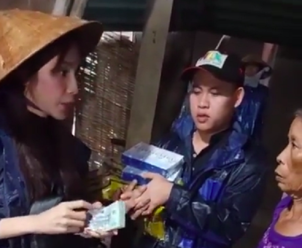 Thuy Tien nhan hon 100 ty ung ho mien Trung: Lam sao khong 