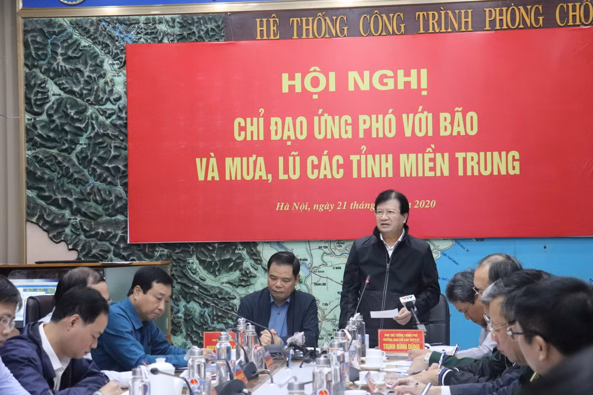 Bao so 8 huong vao mien Trung: Nguy co mat an toan rat cao