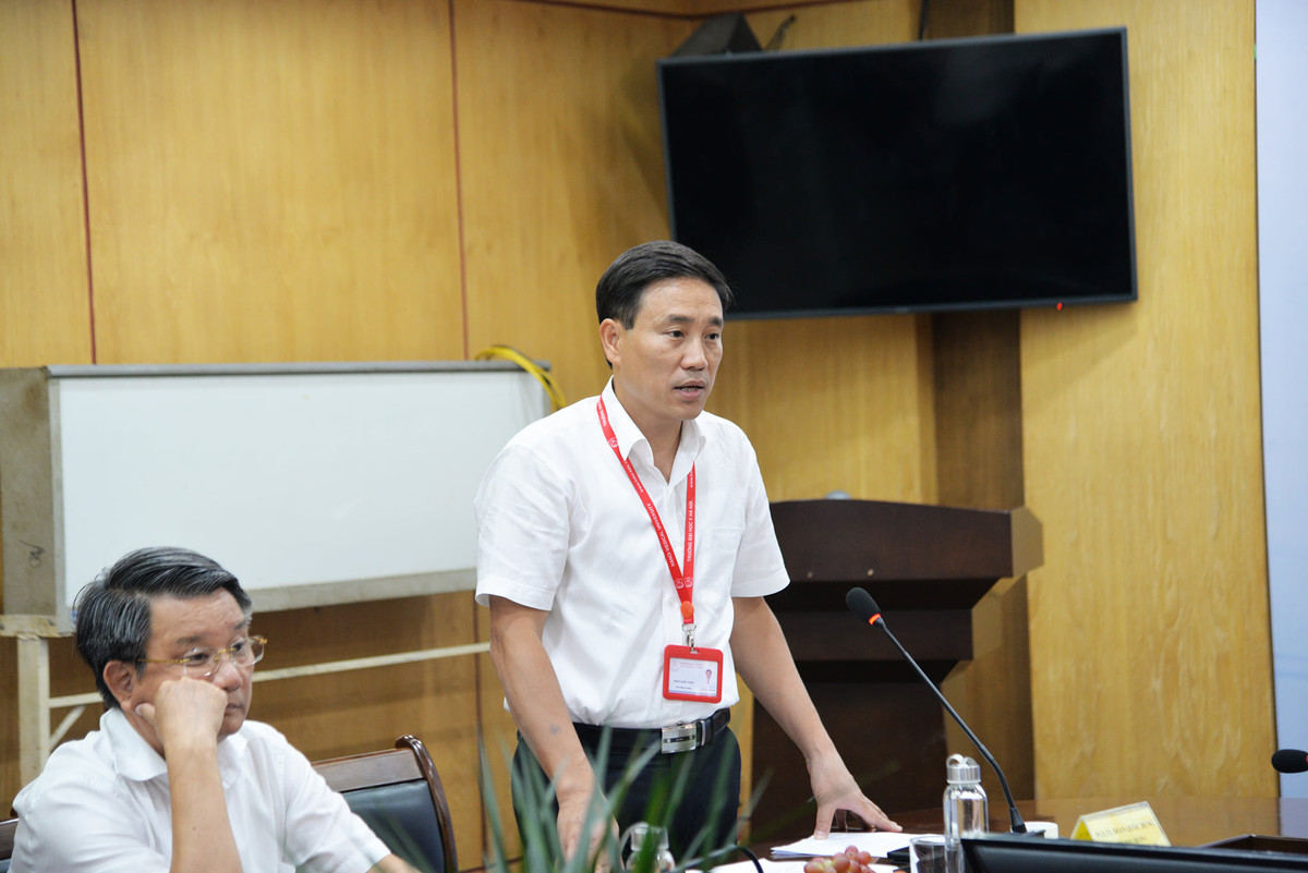 Trong hai năm 1997 và 2000, ông tốt nghiệp hai khóa đào tạo về phẫu thuật mạch máu tại Pháp. Năm 2003 và 2007, ông Hưng hoàn thành khóa phẫu thuật lồng ngực tại Đài Loan (Trung Quốc).