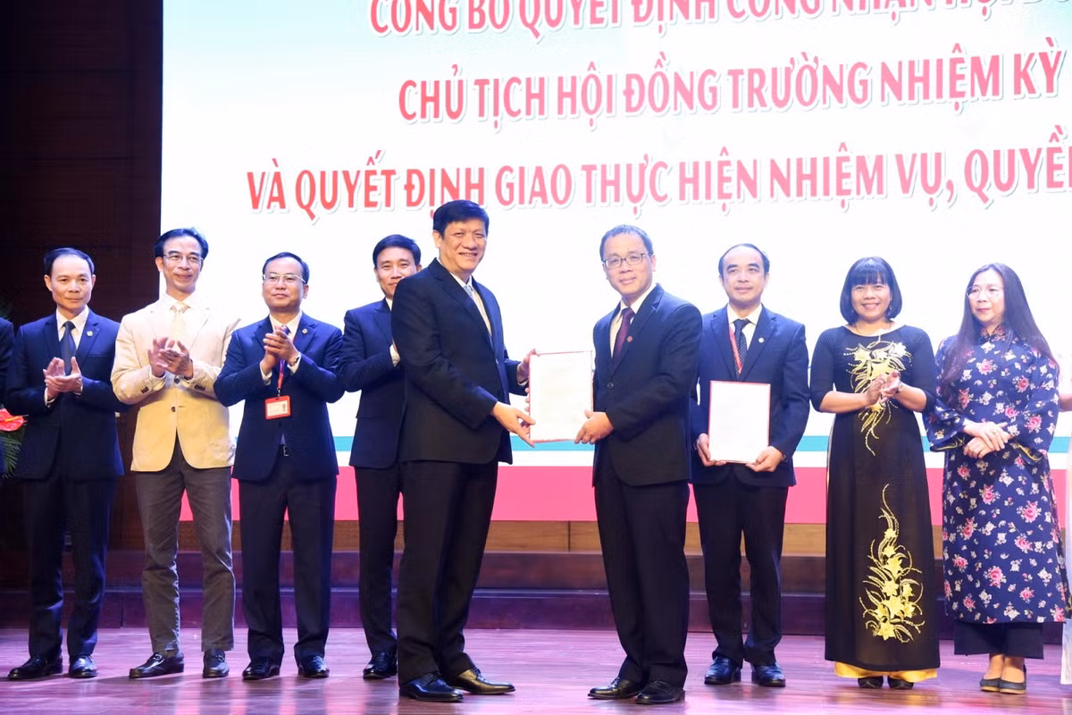 Trước đó, GS Tạ Thành Văn, Hiệu trưởng Đại học Y Hà Nội nhiệm kỳ 2015-2020 được bổ nhiệm giữ chức Chủ tịch Hội đồng trường nhiệm kỳ 2020-2025.