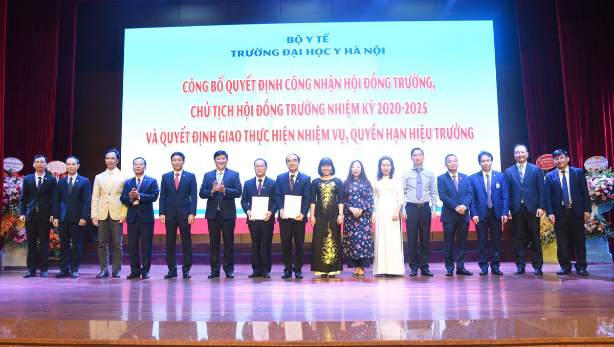 Hội đồng Trường ĐH Y Hà Nội nhiệm kỳ 2020 - 2025 gồm 17 thành viên, trong đó 11 thành viên là viên chức của trường và 6 thành viên khác là đại diện cơ quan quản lý, nhà khoa học, doanh nhân, luật sư, cựu sinh viên và đại diện đơn vị sử dụng lao động.