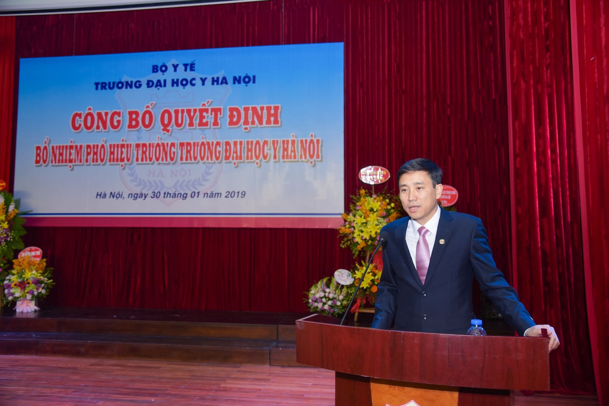 Từ tháng 1/2019, PGS.TS BS Đoàn Quốc Hưng giữ chức Phó hiệu trưởng ĐH Y Hà Nội. Năm 2017, ông được Chủ tịch nước tặng Huân chương Lao động hạng ba năm 2017.